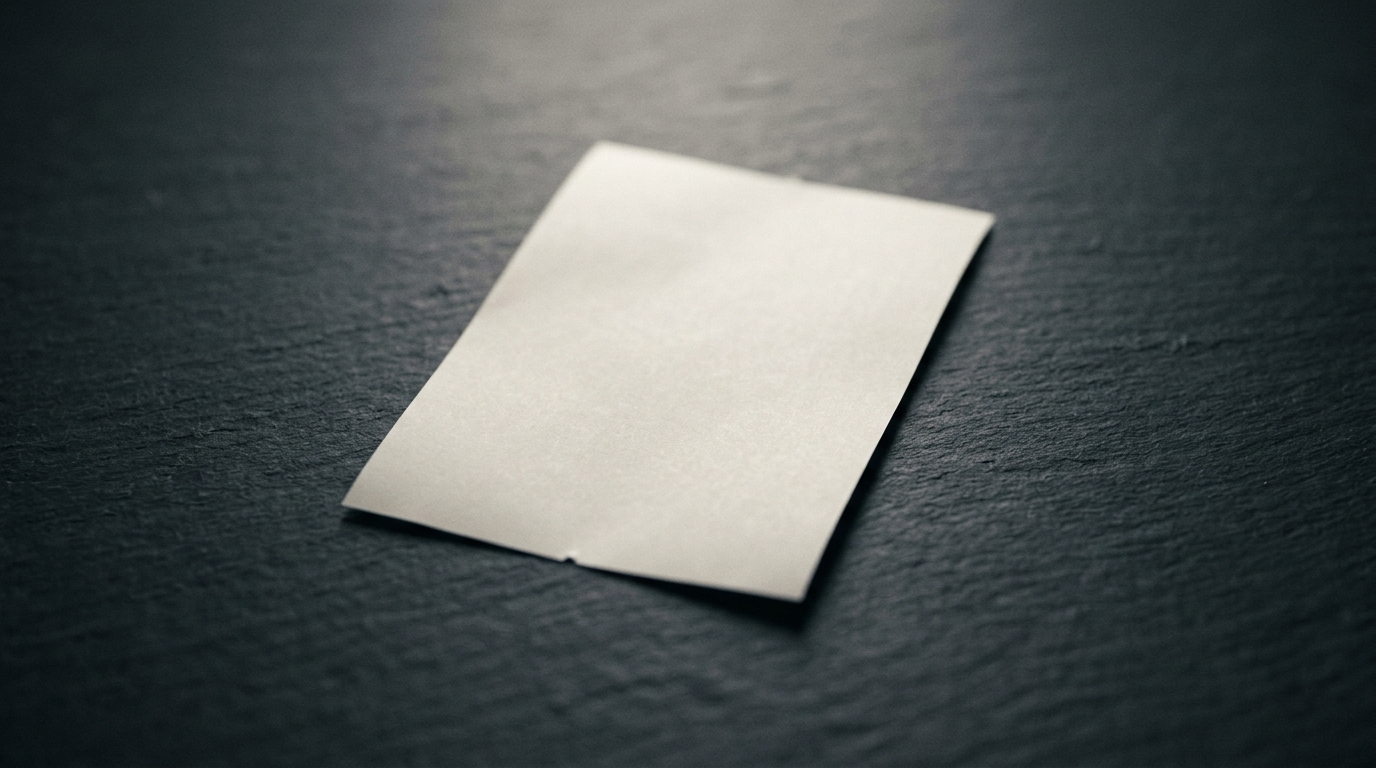 Facture sur une surface sombre